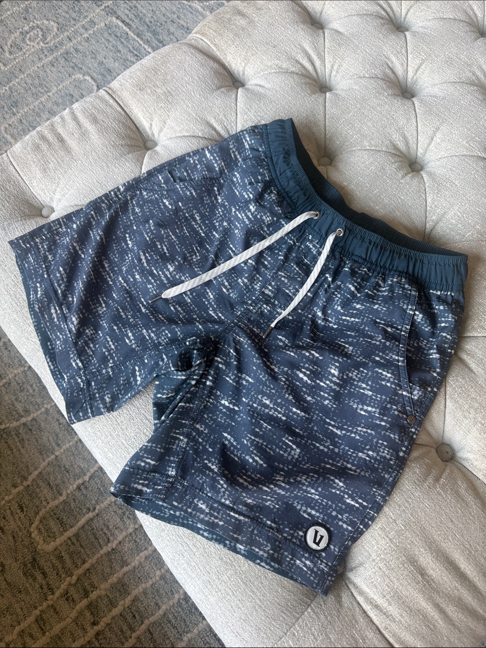 Vuori Gray Patterned Men's M Shorts